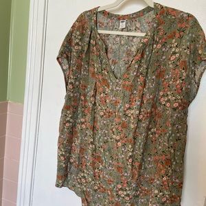 Old Navy Green Floral Tee V-neck 3X
